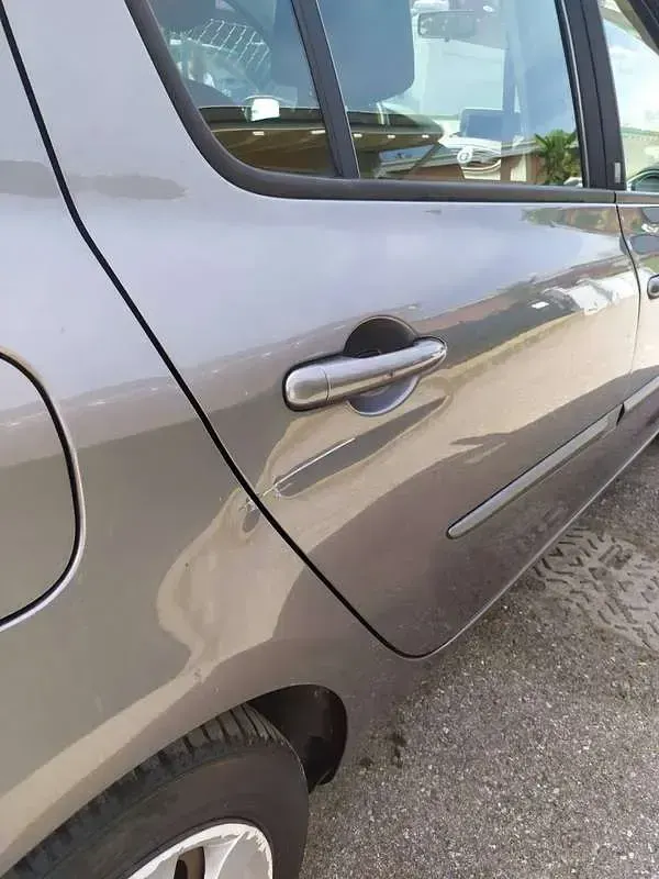 Usata Renault Clio III 75 CV (55 kW) 2011 Grigio Berlina