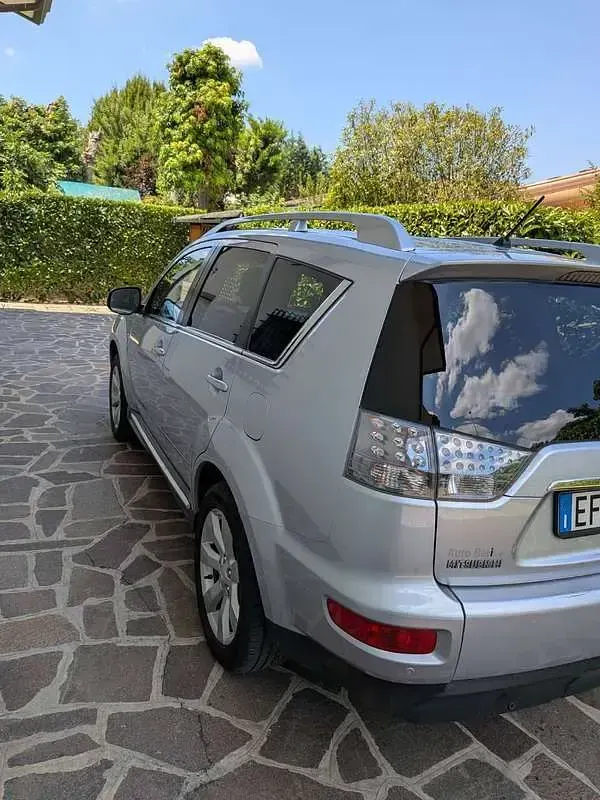 Usata Mitsubishi Outlander Instyle 156 CV (114 kW) 2010 Grigio SUV