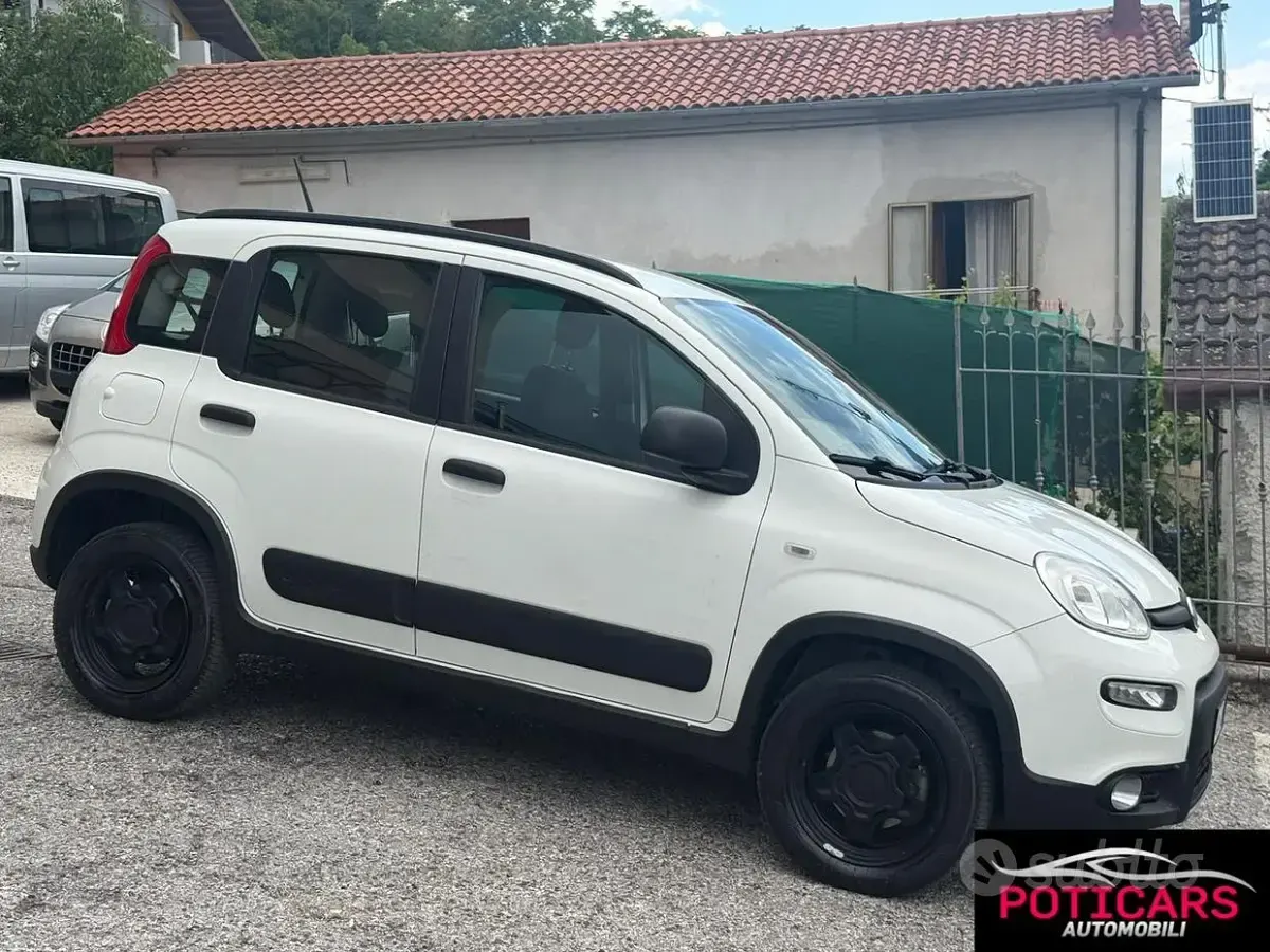 Usata Fiat Panda 4x4 S 85 CV (62 kW) 2020 Bianco Utilitaria