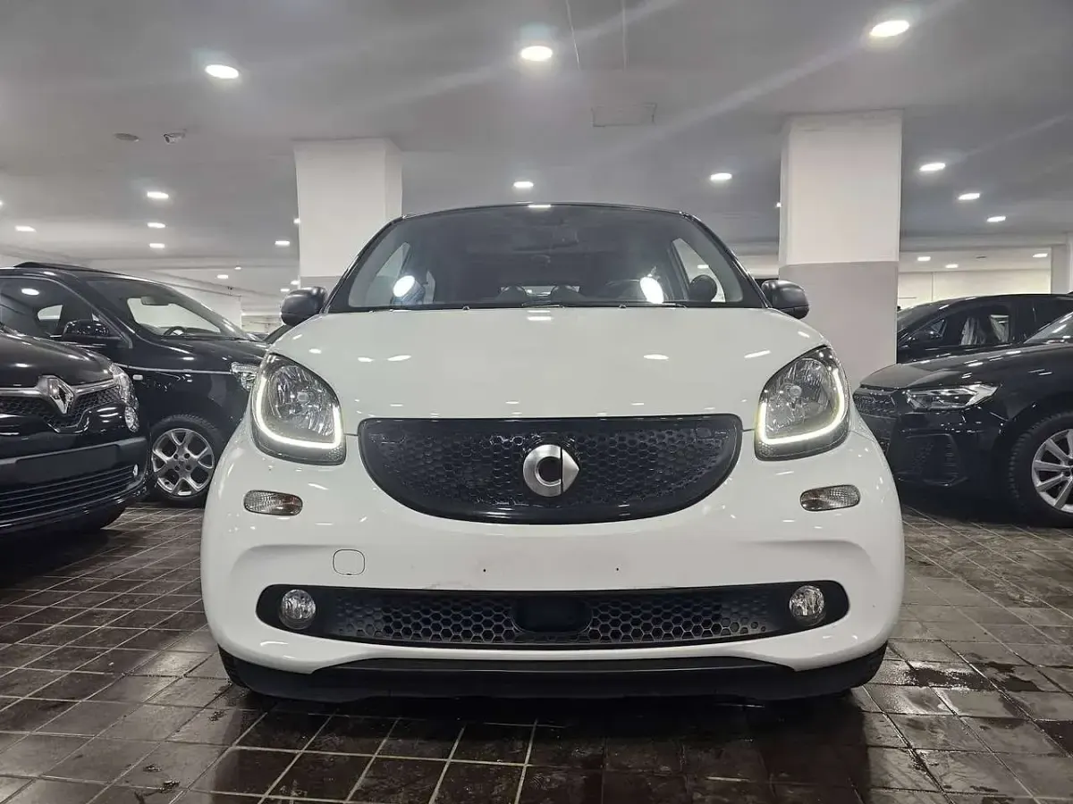 Usata Smart ForFour Passion 90 CV (66 kW) 2020 Alpine white metallizzato Utilitaria