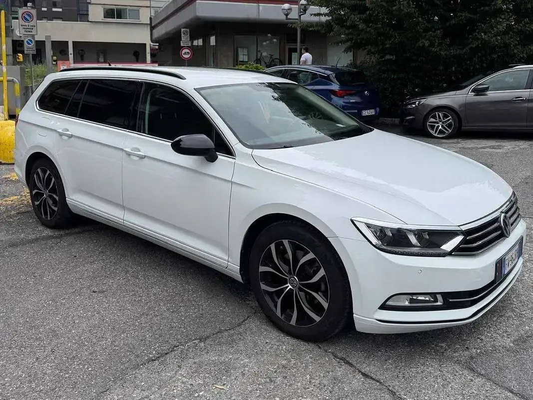 Usata VW Passat Executive 150 CV (110 kW) 2019 Bianco Station wagon