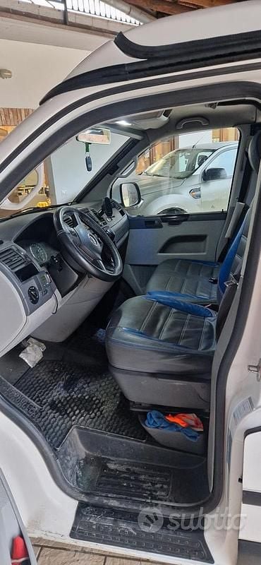 Usata VW Caravelle 180 CV (132 kW) 2013 Furgone