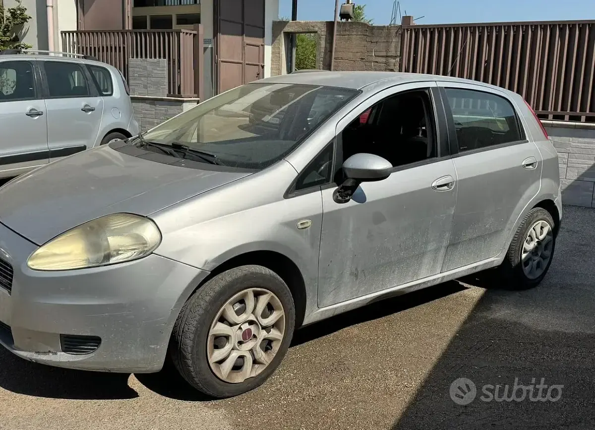 Usata Fiat Grande Punto Active 75 CV (55 kW) 2008 Grigio Utilitaria