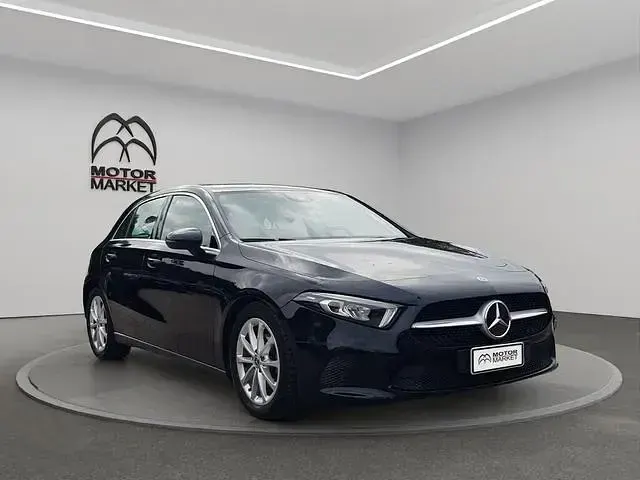Usata Mercedes A180 116 CV (85 kW) 2020 Nero / black Berlina