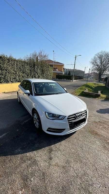 Usata Audi A3 Young 110 CV (80 kW) 2015 Berlina