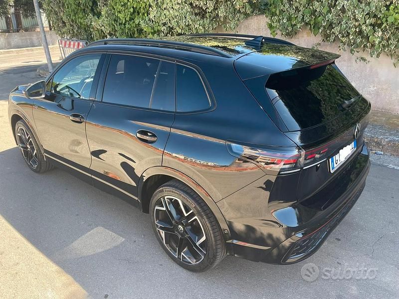 Usata VW Tiguan R-line 193 CV (141 kW) 2024 Nero SUV