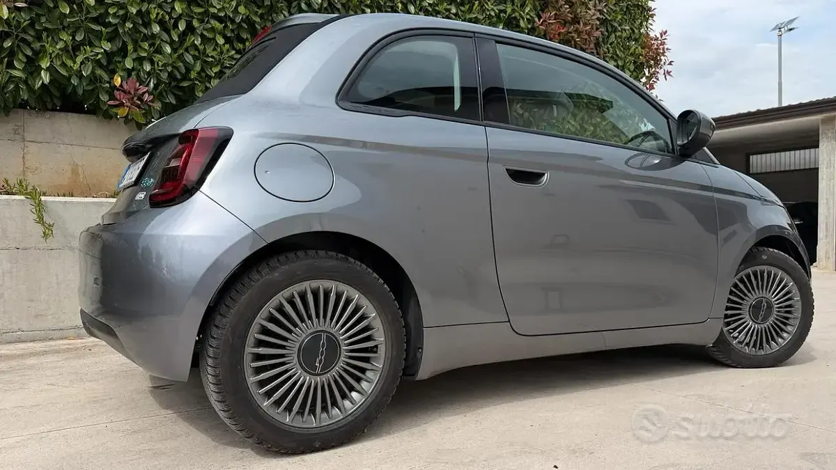 Usata Fiat 500e Icon 42 kW (58 CV) 2022 Grigio Cabrio