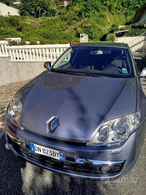 Usata 2008 Renault Laguna III Initiale Tre volumi | 5000 € (Cara) - Immagine 1/4