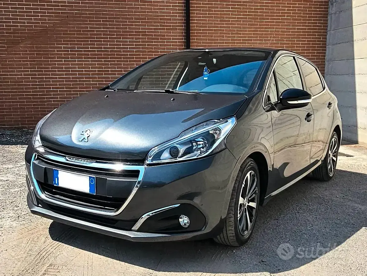 Usata Peugeot 208 Allure 110 CV (80 kW) 2016 Grigio Utilitaria