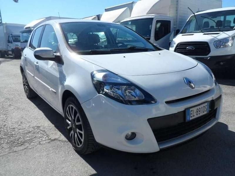 Bianco Usata 2012 Renault Clio IV Dynamique Tre volumi | 3200 € (Super prezzo) - Immagine 1/4