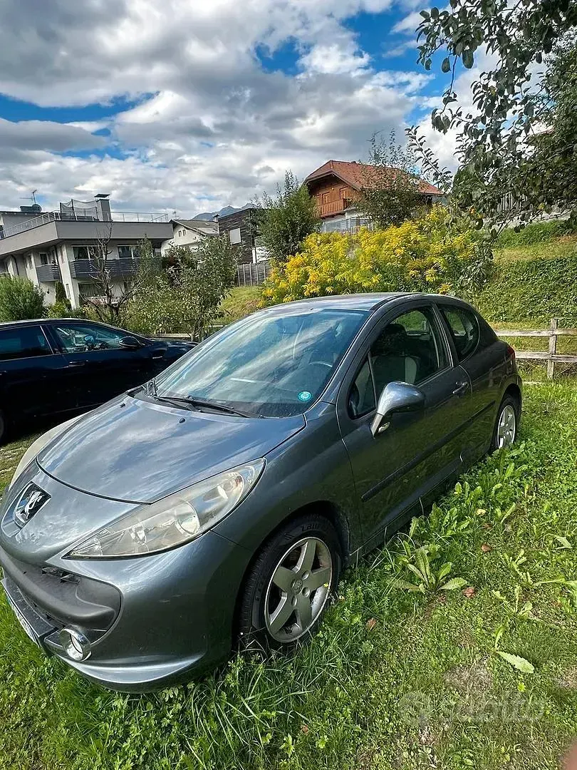 Usata Peugeot 207 73 CV (53 kW) 2009 Grigio Utilitaria