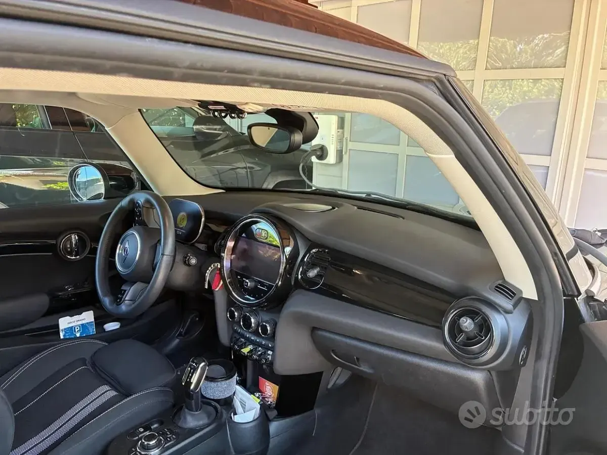Usata Mini Cooper SE 75 kW (102 CV) 2022 Nero Utilitaria
