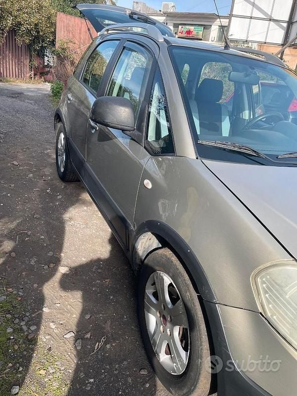 Usata Fiat Sedici 130 CV (95 kW) 2008 Grigio SUV