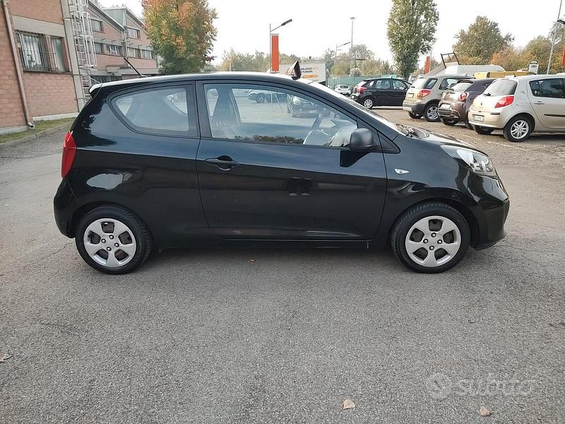 Usata Kia Picanto Urban 85 CV (62 kW) 2012 Nero Utilitaria