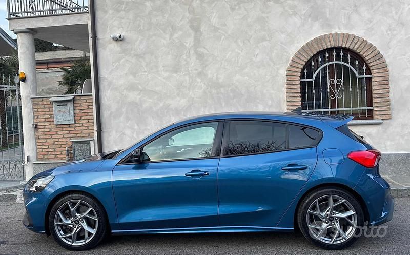 Usata Ford Focus ST 280 CV (205 kW) 2020 Blu Berlina