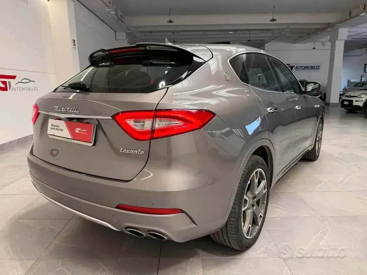 Usata Maserati Levante 275 CV (202 kW) 2017 Grigio SUV