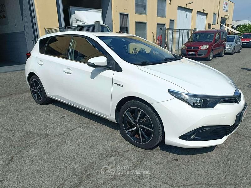Usata Toyota Auris Hybrid Lounge 99 CV (72 kW) 2018 Bianco Berlina