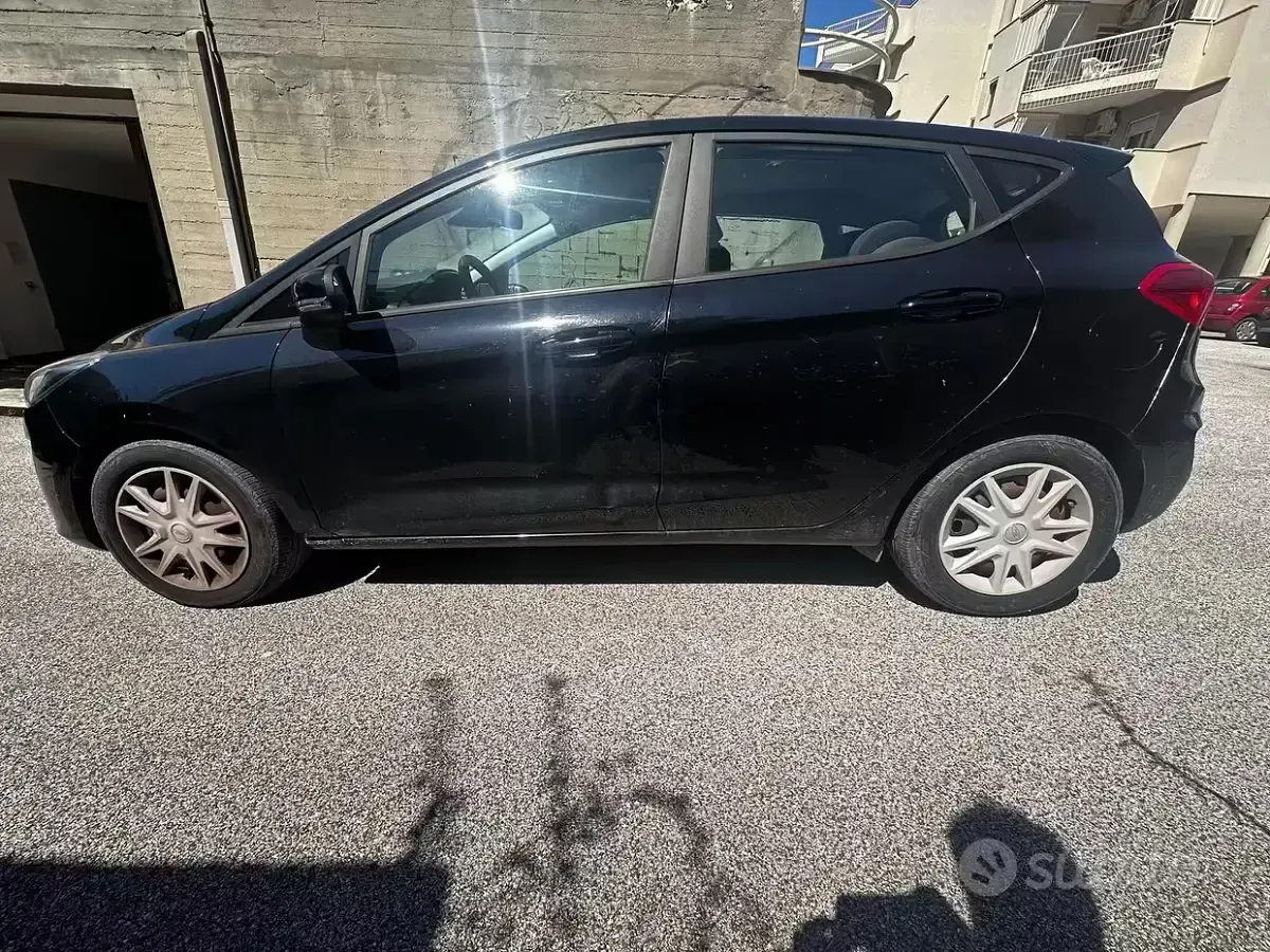 Usata Ford Fiesta 86 CV (63 kW) 2018 Nero Utilitaria