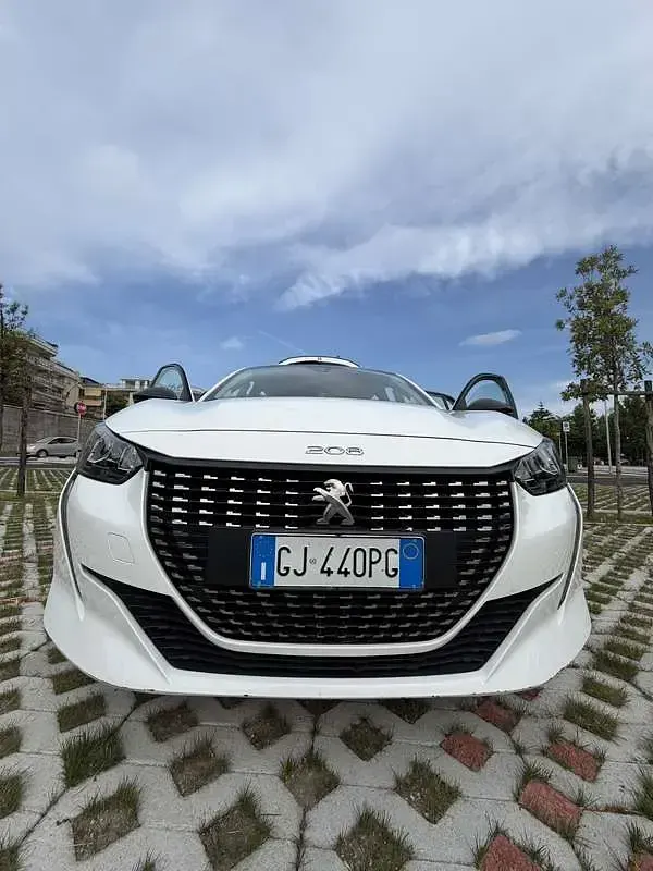 Usata Peugeot 208 Active 75 CV (55 kW) 2021 Bianco Utilitaria
