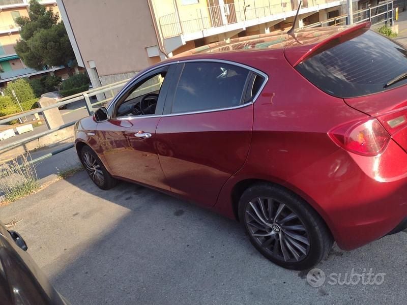 Usata Alfa Romeo Giulietta 140 CV (102 kW) 2011 Rosso Utilitaria