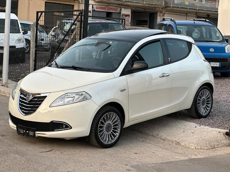 Usata Lancia Ypsilon Platinum 95 CV (69 kW) 2011 Bianco Utilitaria