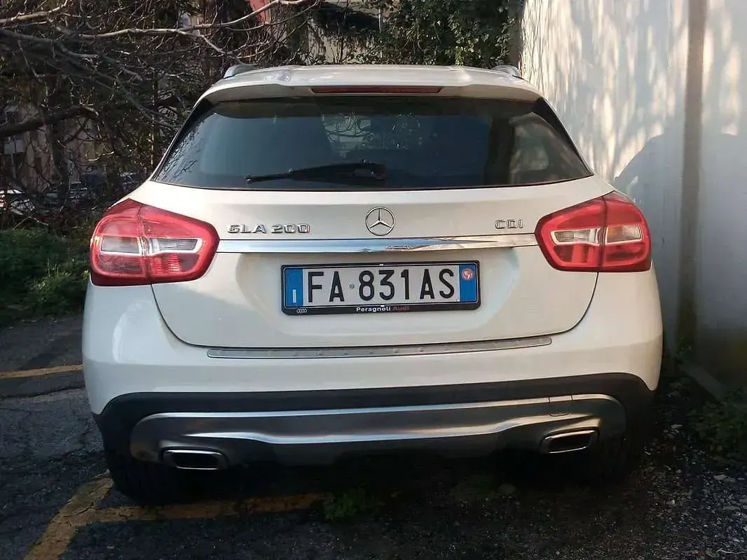Usata Mercedes GLA200 136 CV (100 kW) 2015 Bianco SUV