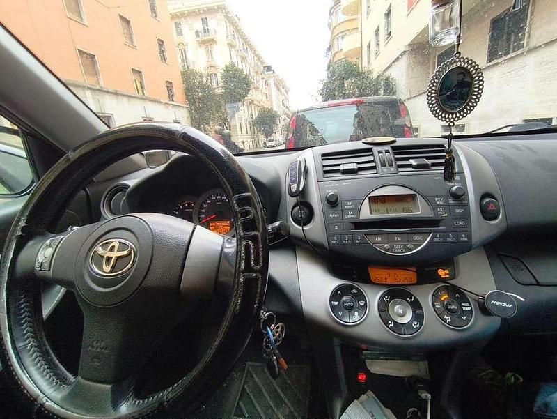 Usata Toyota RAV4 136 CV (100 kW) 2008 SUV