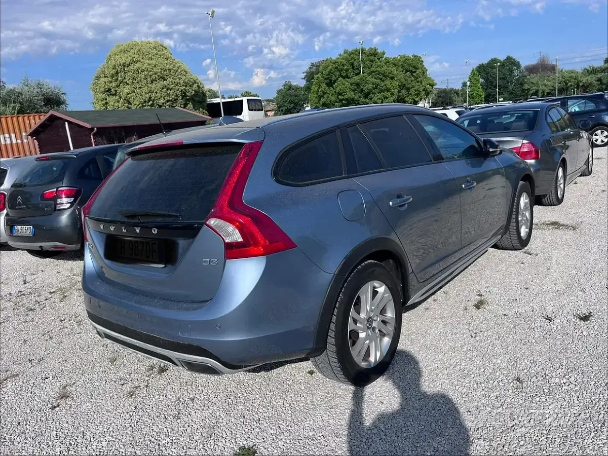 Usata Volvo V60 Summum 150 CV (110 kW) 2017 Bluazzurro Station wagon