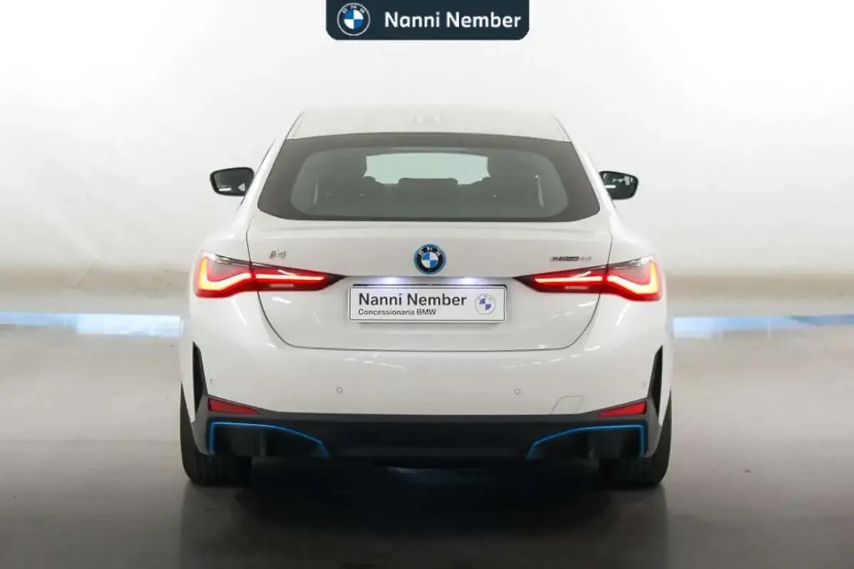 Usata BMW i4 Sport Line 250 kW (340 CV) 2022 Bianco Berlina