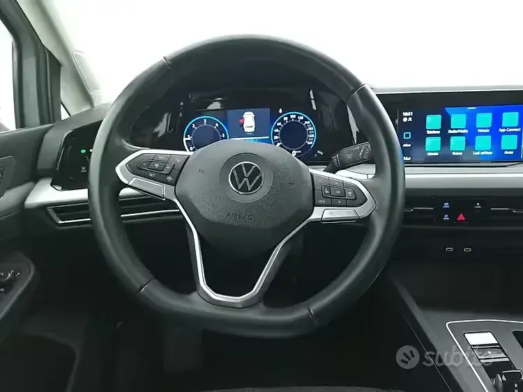 Usata VW Golf VIII Life 116 CV (85 kW) 2021 Grigio Station wagon