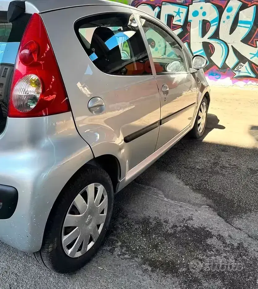 Usata Peugeot 107 68 CV (50 kW) 2006 Grigio Utilitaria