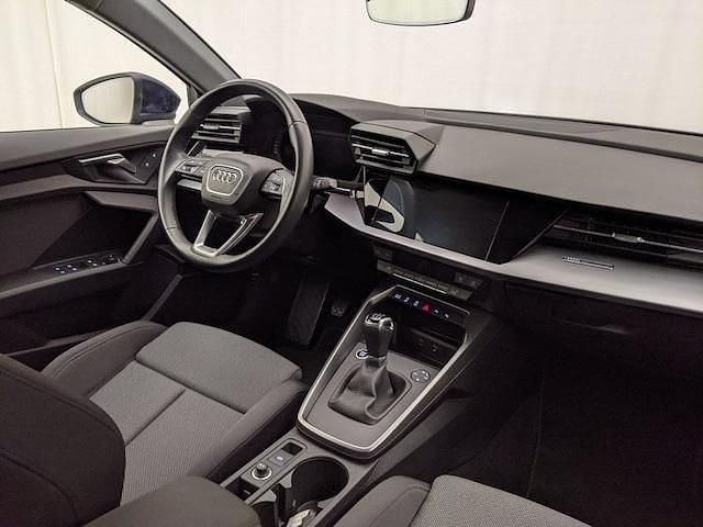 Usata Audi A3 S-Line 116 CV (85 kW) 2023 Blu navarra metallizzato Berlina