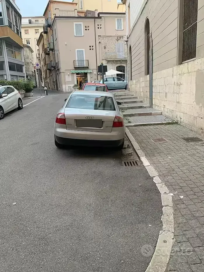 Usata Audi A4 130 CV (95 kW) 2001 Grigio Berlina