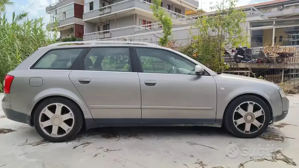 Usata Audi A4 130 CV (95 kW) 2002 Grigio Station wagon