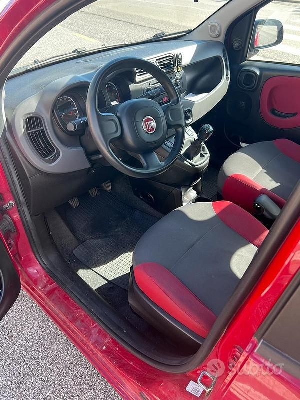 Usata Fiat Panda 69 CV (50 kW) 2017 Rosso Utilitaria