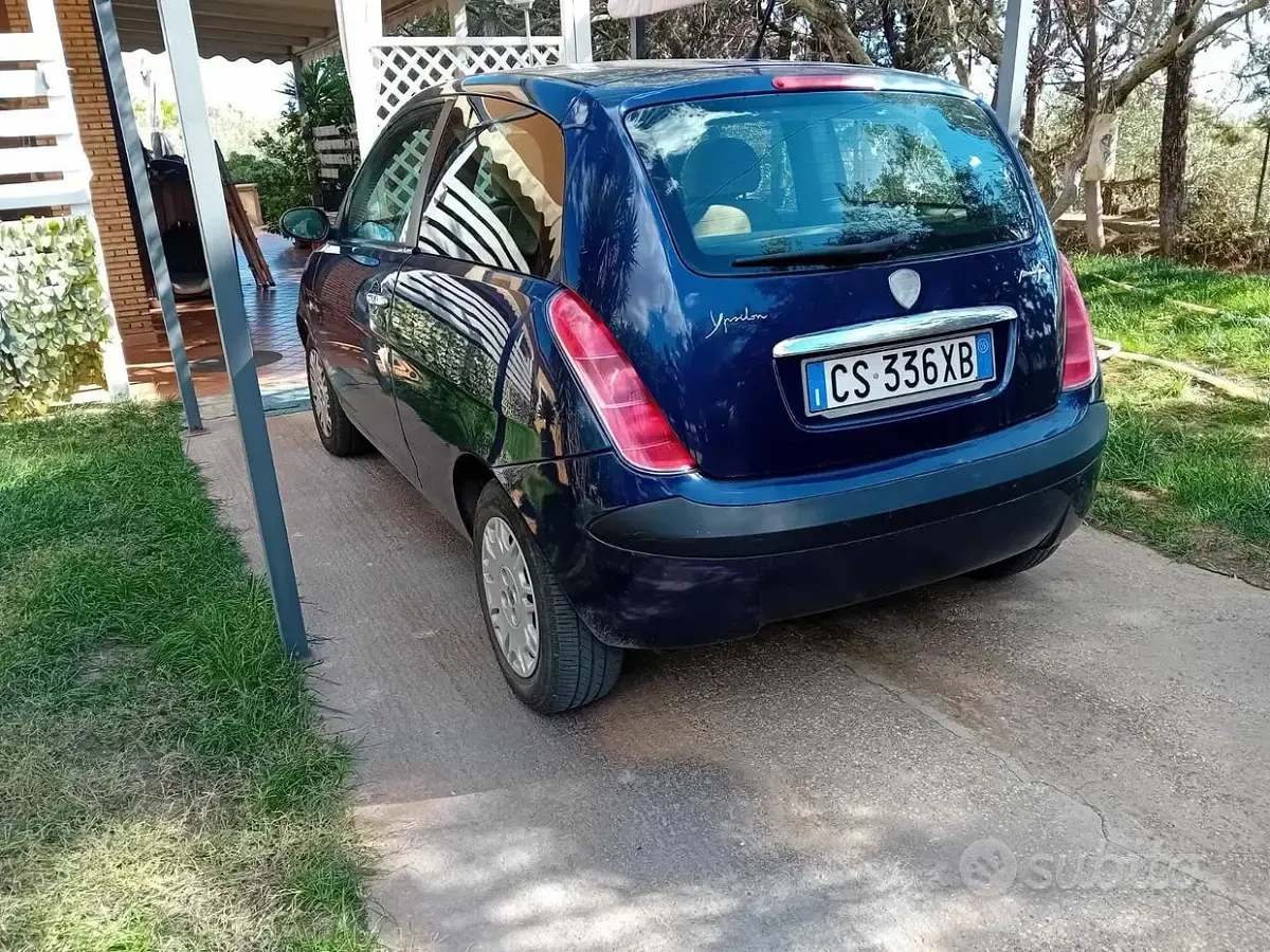 Usata Lancia Ypsilon 69 CV (50 kW) 2005 Bluazzurro Utilitaria