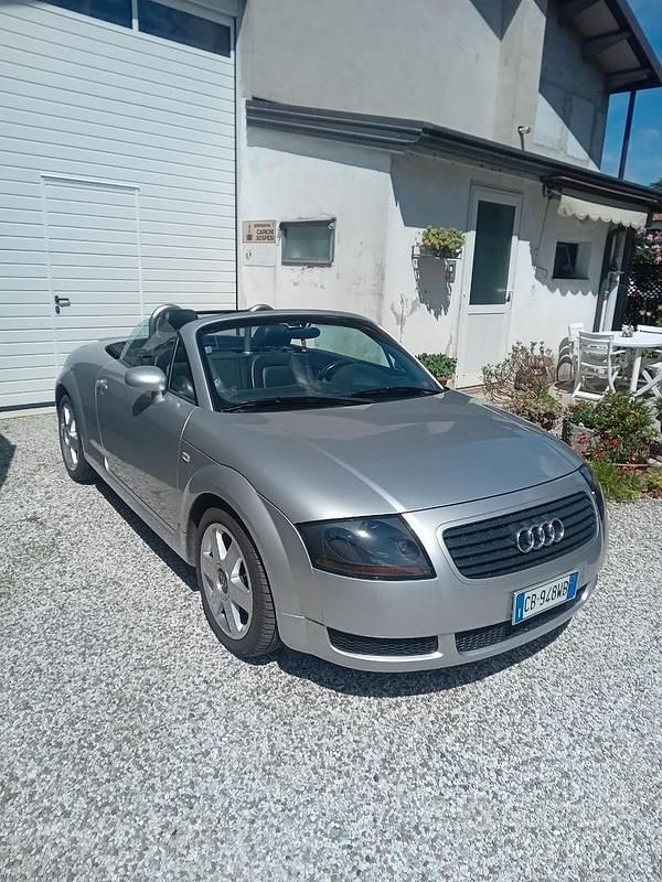 Usata Audi TT Roadster 179 CV (131 kW) 2002 Argento Cabrio