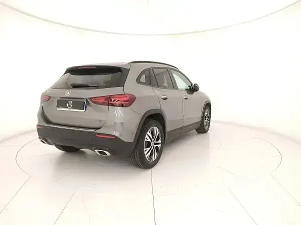 Usata Mercedes GLA180 Advanced Plus 116 CV (85 kW) 2024 Grigio SUV