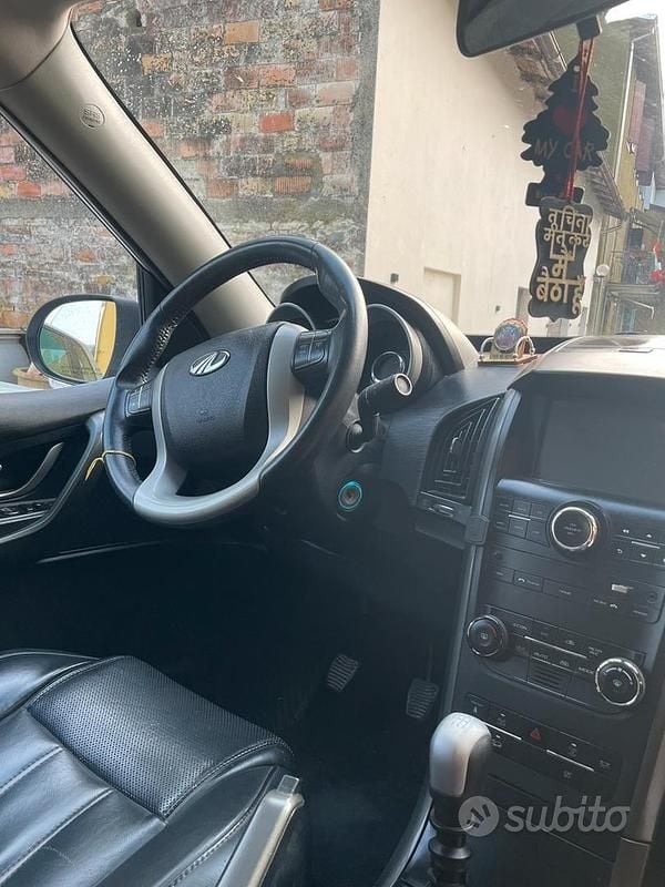 Usata Mahindra XUV500 140 CV (102 kW) 2019 Grigio SUV