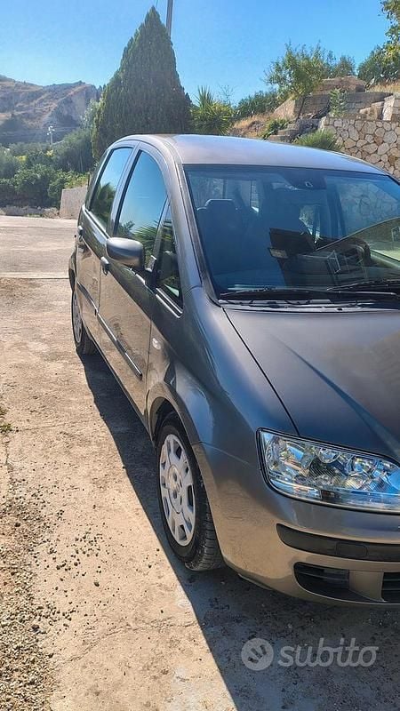 Usata Fiat Idea 90 CV (66 kW) 2007 Grigio Monovolume