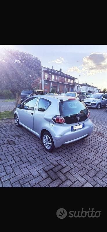 Usata Toyota Aygo 60 CV (44 kW) 2011 Grigio Utilitaria