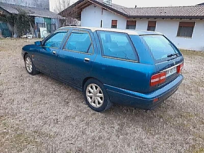 Usado Lancia Kappa 155 CV (114 kW) 1997 Azul Familiar