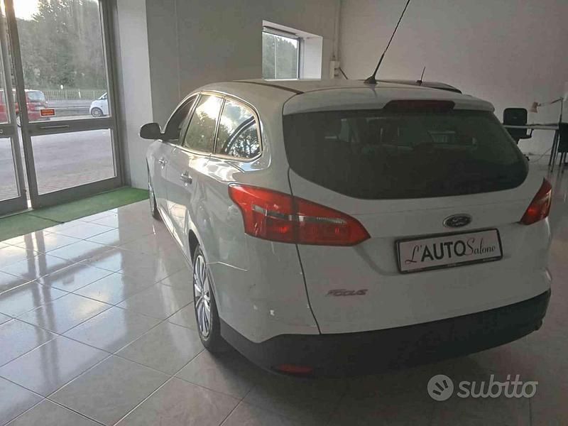 Usata Ford Focus 120 CV (88 kW) 2015 Bianco Station wagon