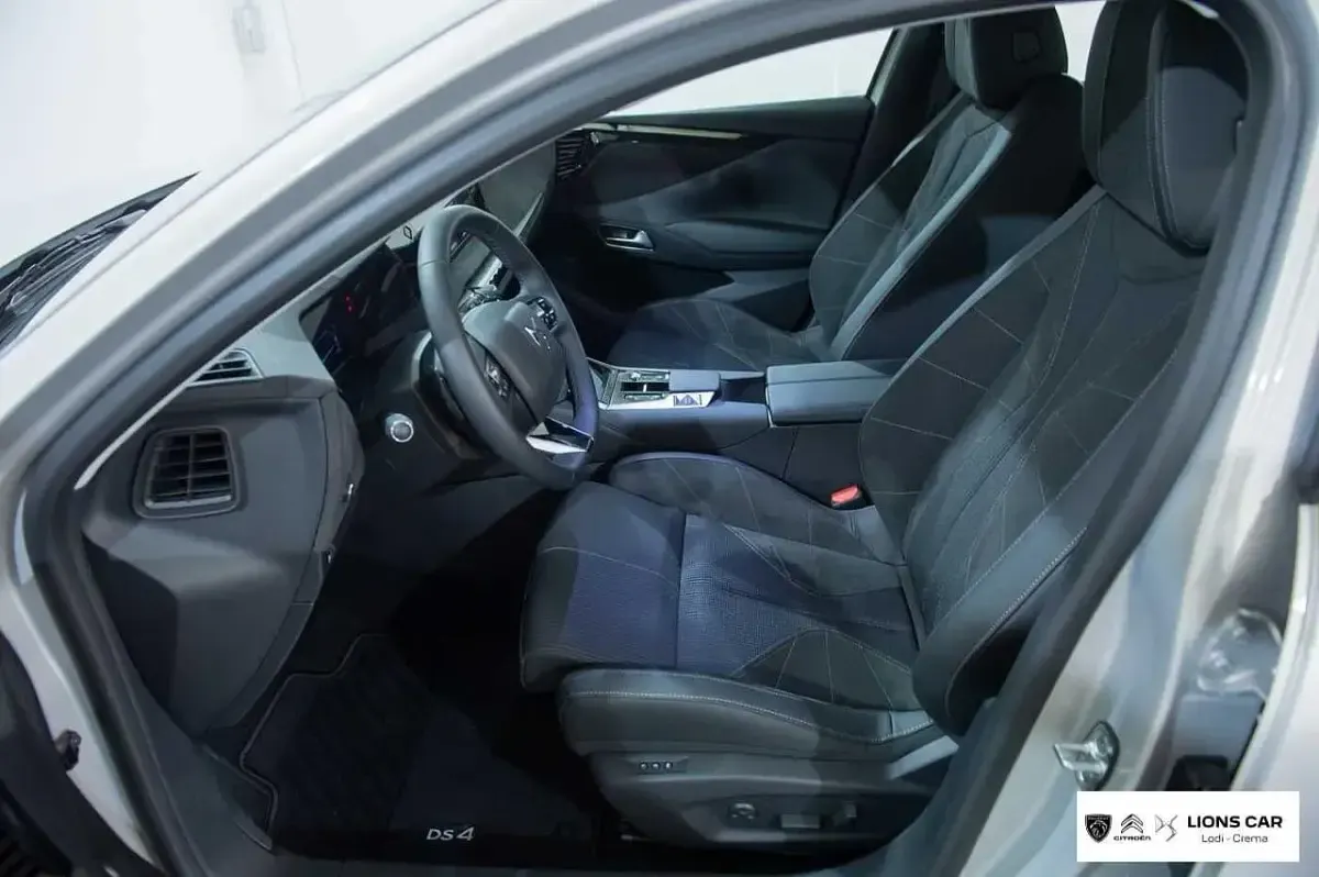 Nuova DS Automobiles DS4 131 CV (96 kW) 2026 Grigio Berlina