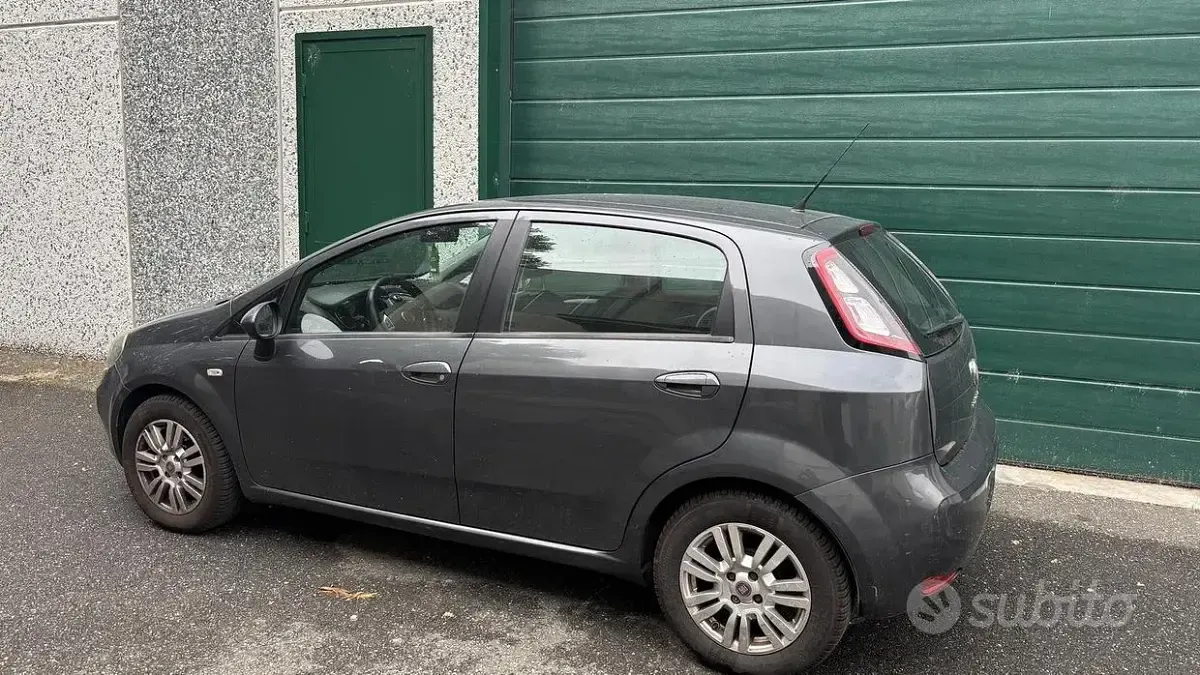 Usata Fiat Punto Evo 69 CV (50 kW) 2012 Grigio Utilitaria