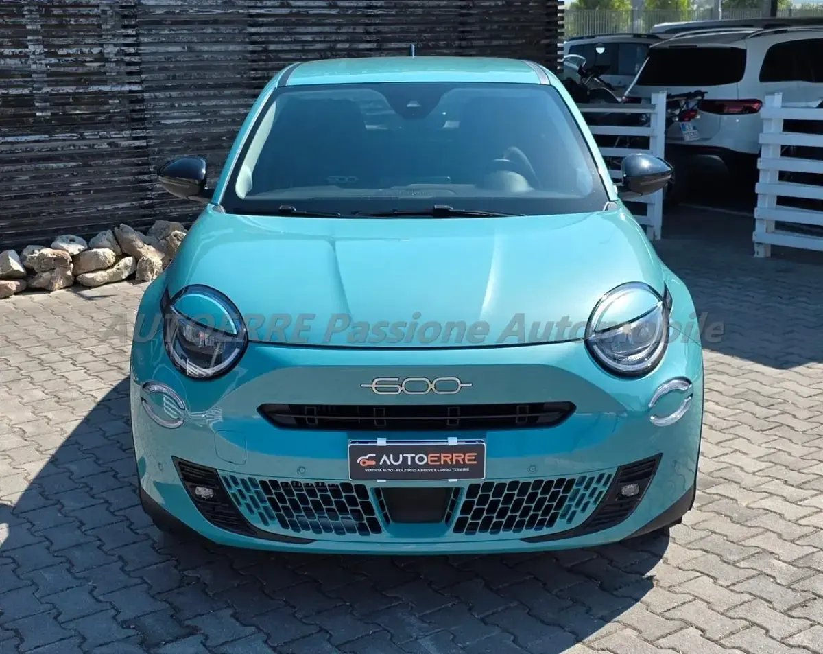 Usata Fiat 600 La Prima 145 CV (106 kW) 2025 Blu SUV