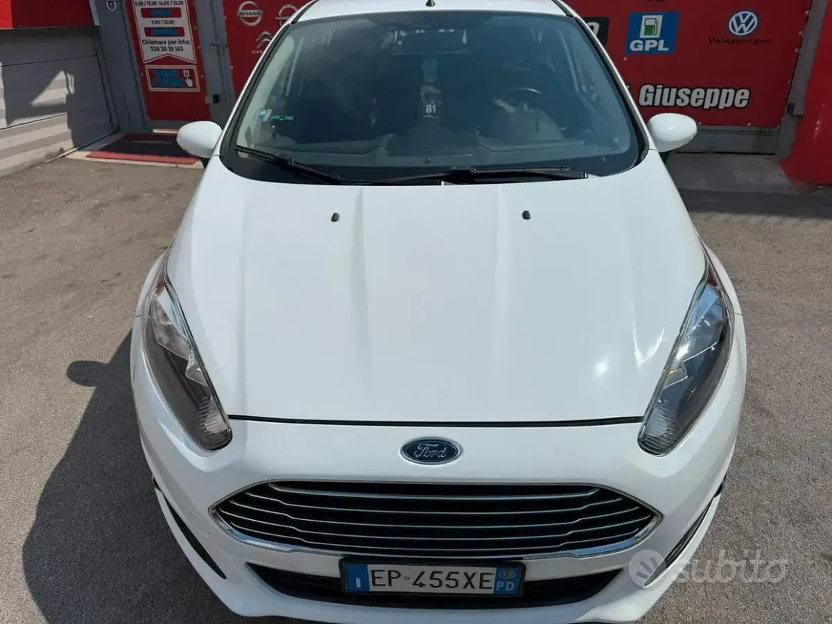 Usata Ford Fiesta Business Edition 75 CV (55 kW) 2013 Bianco Berlina