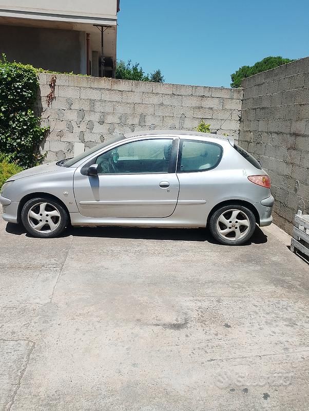 Usata Peugeot 206 109 CV (80 kW) 2005 Grigio Berlina