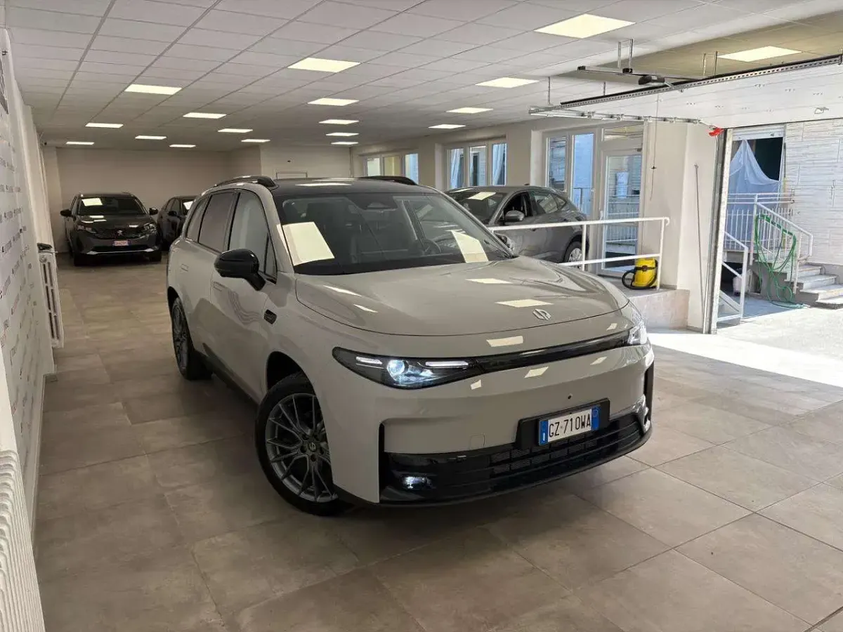 Usata Leapmotor C10 109 CV (80 kW) 2025 Grigio tundra SUV