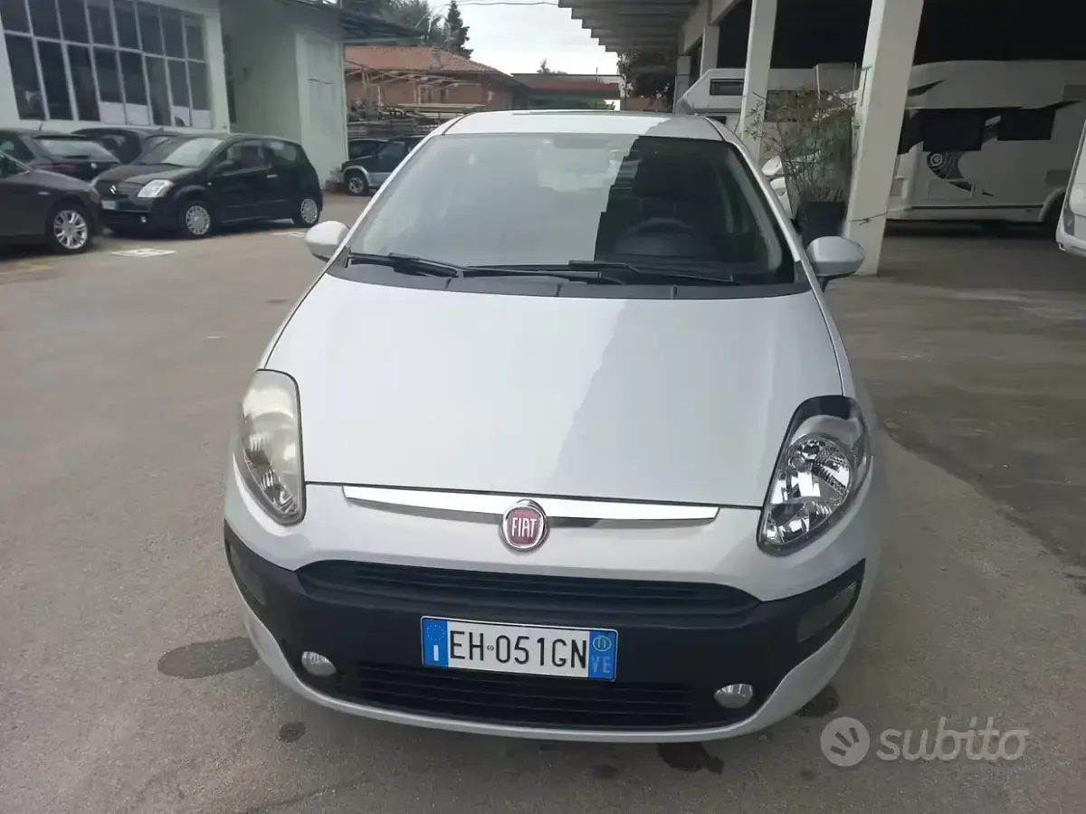 Usata Fiat Grande Punto 75 CV (55 kW) 2011 Grigio Utilitaria